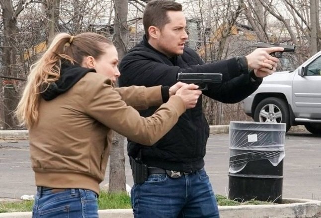 Arusess's tweet photo. I'm #MissingJayHalstead, #HaileyUpton & the excitement. Wednesdays aren't the same without them. But after the last seasons I'm glad they're out of this show.
#UpsteadForever #JusticeForUpstead #UpsteadEndgame #NotATraumaResponse #JusticeForJayHalstead #JayHalsteadDeservesBetter https://t.co/3quXE560h4