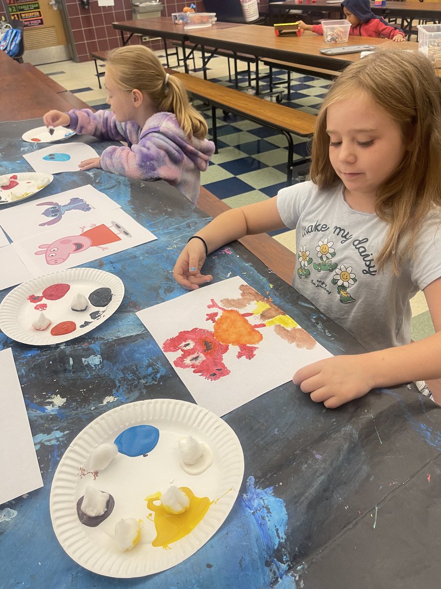 KidscareGCSD's tweet photo. Painting some of our favorite cartoon characters @LongridgeGCSD! Look at the focus AND the amazing results! π² #artistsatwork @GreeceCentral https://t.co/FR6OYp4zOy