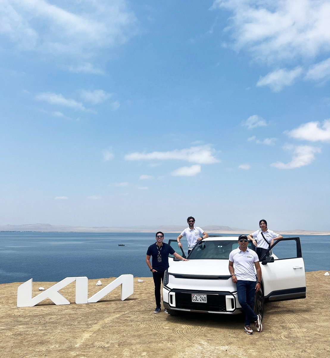 Hoy acompañé a #KiaPeru en la presentación oficial de su Line Up EV, con el que trae a Perú los modelos 100% eléctricos KiaEV6, KiaEV5 y el KiaEV9, la cual manejé por la bahía de Paracas. Felicitaciones por esta apuesta, la cual busca asegurar un futuro más sostenible en el Perú.