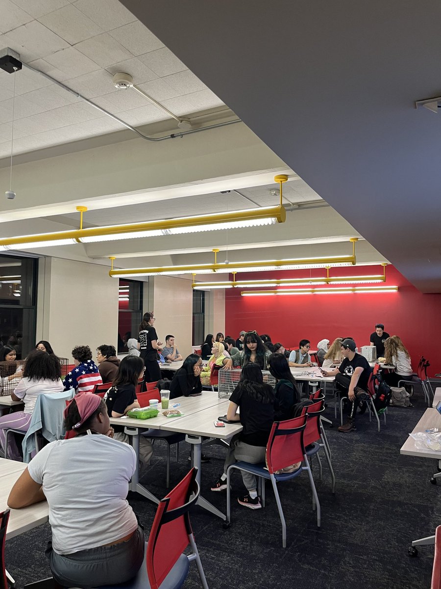 SBUCATNETWORK's tweet image. We cracked the case! 🐾🔍
Thank you all for coming to our Clawing for Clues GBM, or as we know it as our TNR Info Session. We hope you were able to learn a lot about how Purrlock Holmes 🐈 deals with feral and stray cat cases!