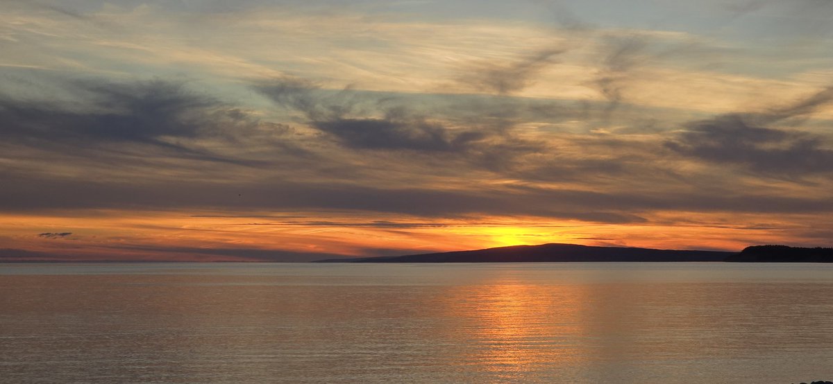 OrussellRussell's tweet photo. I took so many shots I couldn't pick one I liked the best. #Newfoundland #Sunset #ShareYourWeather https://t.co/7JcLlK8HnY