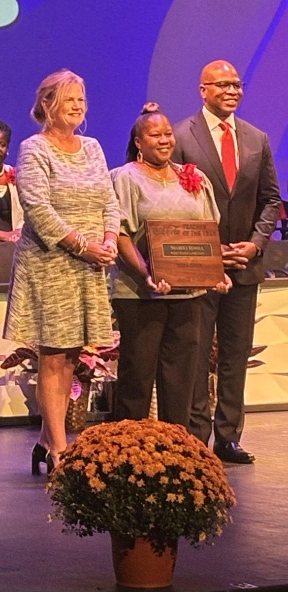 RyanEarlJames's tweet image. Congratulations to @showell23 for being the 2024 @RPES_Cougars Teacher of the Year!  Job well done! We are so proud of you! #ncssbethebest