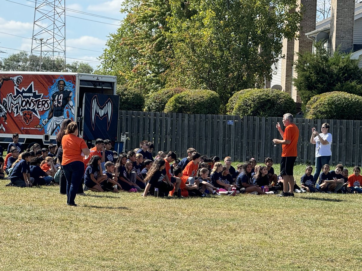 Thank you to the <a href="/ChicagoBears/">Chicago Bears</a> Mini Monsters for putting on a great clinic for our students today. Thank you to the families and who volunteered! Our students had an amazing time! #TogetherWeRoar #ASD4All