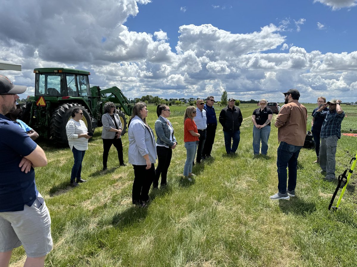 We need to protect our farmers, and deem transportation of agricultural products ESSENTIAL. Minister Kostyshyn what are you doing??? ⁦<a href="/PC_Manitoba/">PC Party of Manitoba</a>⁩ ⁦<a href="/KAP_Manitoba/">Keystone Agricultural Producers</a>⁩ ⁦<a href="/Cereals_Canada/">Cereals Canada</a>⁩ ⁦<a href="/canolacouncil/">Canola Council of Canada</a>⁩