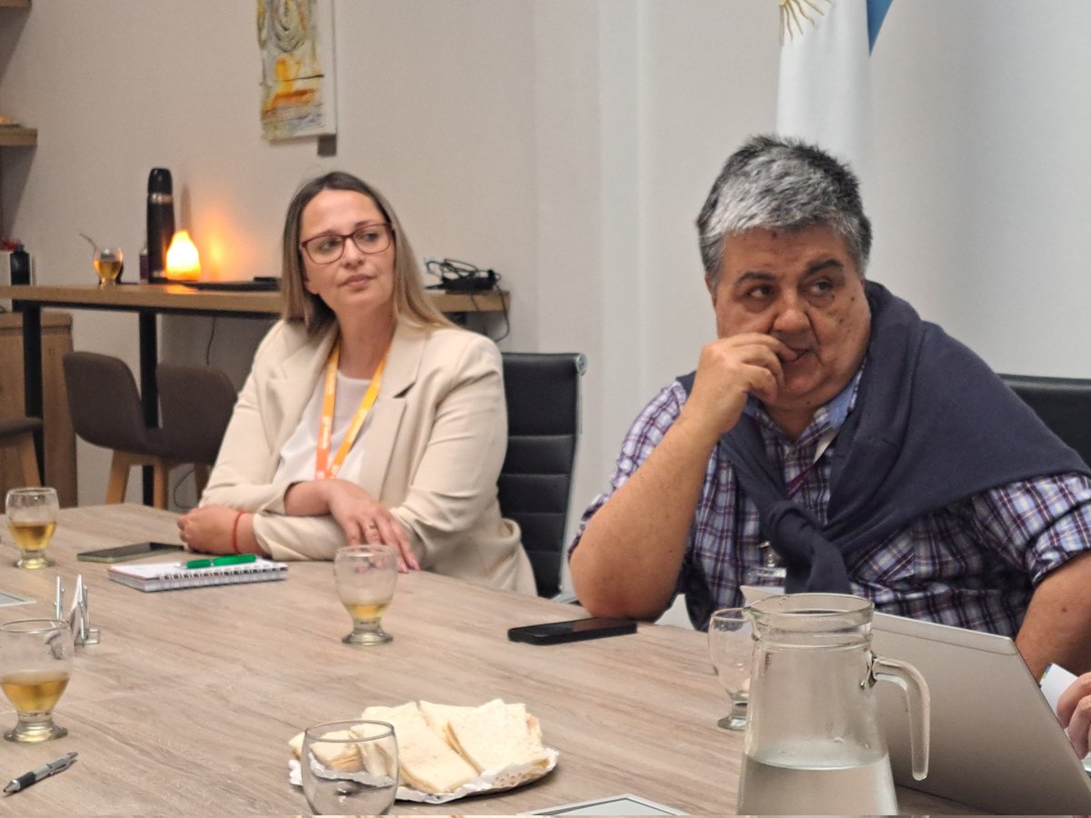uisfok's tweet photo. ✈️📦 Participamos de una reunión de vinculación con la empresa #DHL en las instalaciones del @aeropuertoSV ,junto a su Directorio y al PISV. https://t.co/EoMOufftuw
