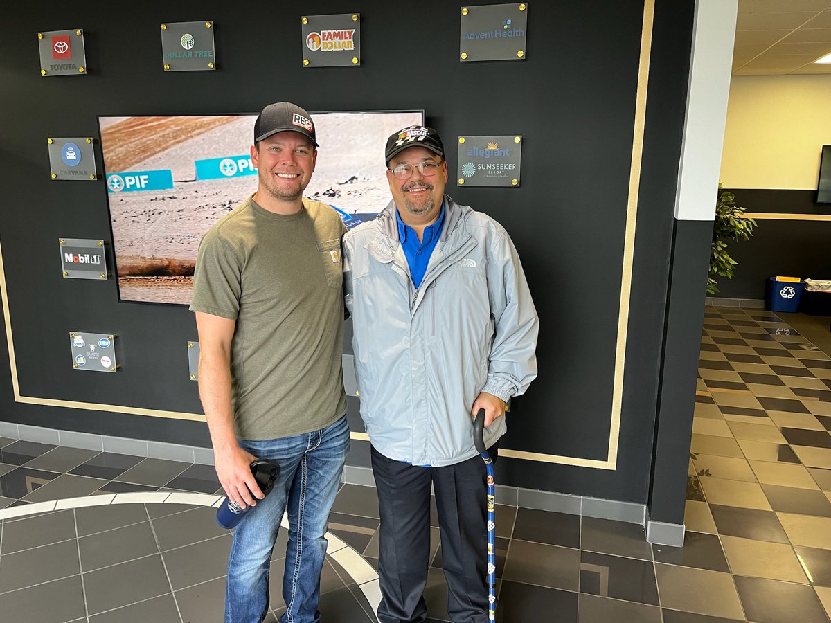 Erik Jones tweet media