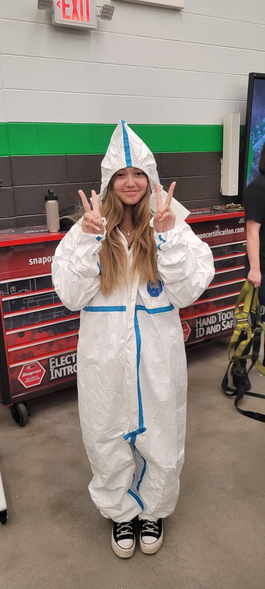 THOMASTAMBUREL1's tweet image. Students in the NIABT Had a guest speaker from Novonix  talk to them about lab safety
It is part of the Student's OSHA10 certification program that all 9th grade NIABT students certify in.@hamcoschools @HCSfutureready @LVHSJackets @NovonixBattery