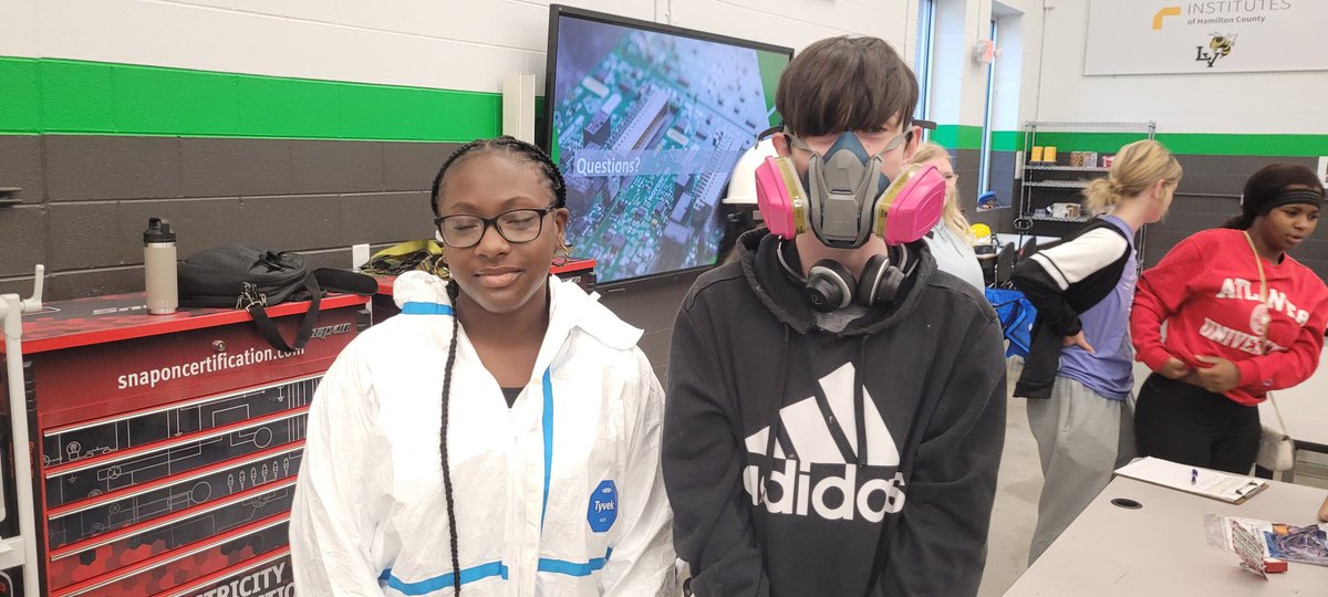 THOMASTAMBUREL1's tweet image. Students in the NIABT Had a guest speaker from Novonix  talk to them about lab safety
It is part of the Student's OSHA10 certification program that all 9th grade NIABT students certify in.@hamcoschools @HCSfutureready @LVHSJackets @NovonixBattery