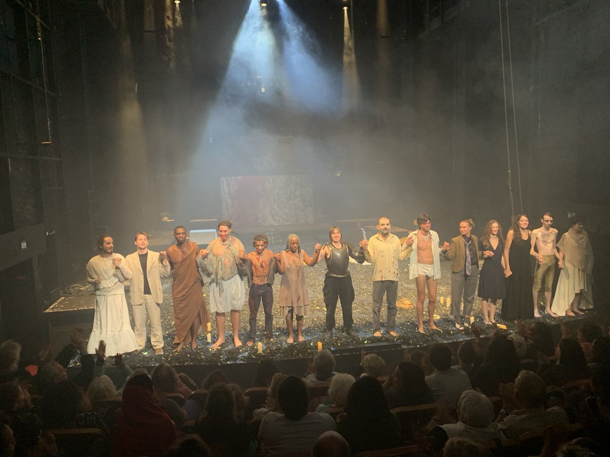 sylvia zappi (@sylviazappi) on Twitter photo « Les Atrides » revues par Jean-Francois Sivadier, au âŠ<a href="/TheatreCommune/">ThéùtredelaCommune</a>â©, une folie théùtrale, jouissive et politique avec une troupe de tous jeunes comĂ©diens extraordinaire. Courrez voir! « Les Atrides » revues par Jean-Francois Sivadier, au âŠ<a href="/TheatreCommune/">ThéùtredelaCommune</a>â©, une folie théùtrale, jouissive et politique avec une troupe de tous jeunes comĂ©diens extraordinaire. Courrez voir!