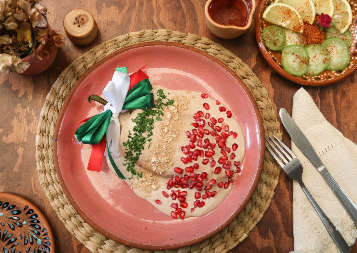 ¿El último y nos vamos? 🍴♥️🌱 

Última semana de Chiles en Nogada; una receta muy cerquita de nuestro corazón que cierra triunfalmente otra temporada este Domingo 29 de Septiembre 🙏 

¡Los vemos por aquí!