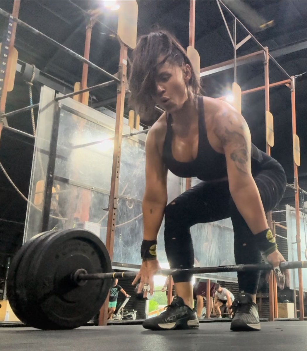 Evaangelina's tweet image. Sweat now, shine later 💪✨ #gymvibes #strongisbeautiful #workforit #beastmode