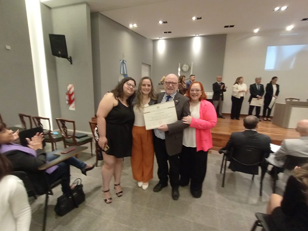 Rubio_Chaco's tweet image. Soy doctor en medicina de la UNNE feliz de compartir con mis hijas