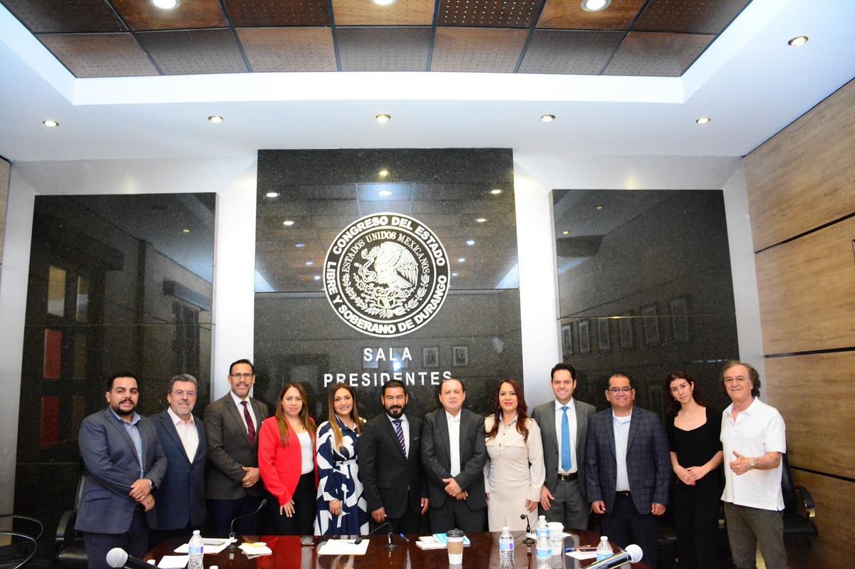 GPPRIDurango's tweet image. En reunión con el @ConsejoPazDgo, a través de los diputados @SugheyTorresR, y @ErnestoAlanisH en el #GPPRI 🔴 reafirmamos nuestro compromiso de seguir impulsando una agenda de diálogo y respeto, por un Durango en el que todas las personas puedan desarrollarse a plenitud. 🕊️
