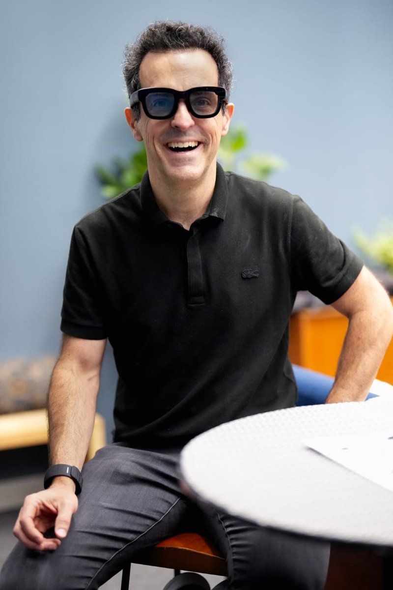 hbarra's tweet image. I tried the just-announced Meta Orion AR glasses a few weeks back. It was a beautiful glimpse into the future akin to the first time you experience Waymo or Tesla self-driving.
My quick takeaways from the demo:
1/ Wearing see-through AR glasses is 10x better—and not just…