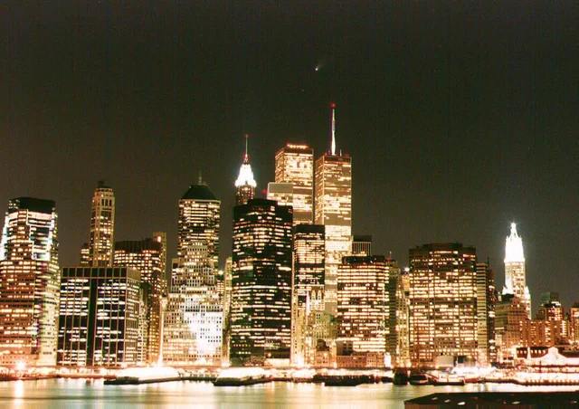 911Homepage's tweet photo. The Twins with comet Hale-Bopp in 1997. #twintowers https://t.co/9KdAezmNsZ
