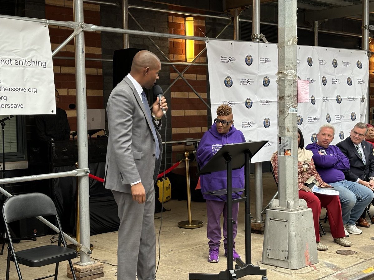 Today, I joined <a href="/MothersSaveNYC/">Harlem Mothers S.A.V.E</a> on National Day of Remembrance to honor those who we have lost to senseless violence. May we pay tribute to their legacies and lives by rooting out the hate that took them from us, and instilling love into those communities.