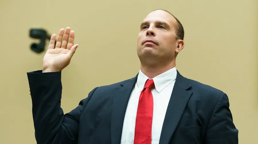 Akam1129's tweet image. U.S. recovered non-human &apos;biologics&apos; from UFO crash sites, former intel official David Grusch testified under oath 14 months ago.
And no one talks about it, the media, the world carries on as if it never happened.