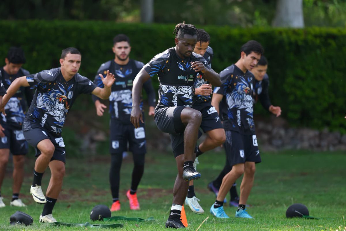 Si empire trabajando, lo daremos todo. 💙 🖤