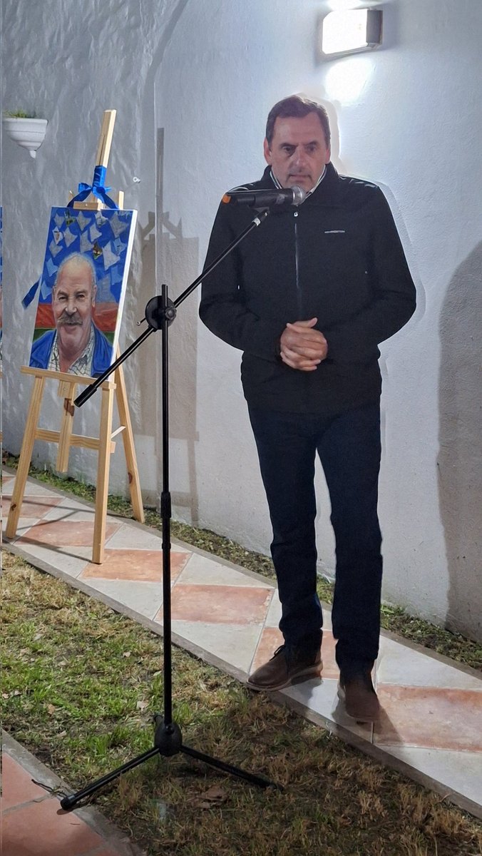 udocbacentral's tweet photo. Hoy se realizó el  emotivo acto de Imposición del nombre en homenaje a nuestro Cro. "Mario Mogliani" al edificio de UDOCBA sede Lomas de Zamora. Participaron el Sec. General @AlejandroSalce, la Secretaria Adjunta @adrianamonje80, integrantes del Consejo Directivo Provincial, https://t.co/G6nnmiezaw