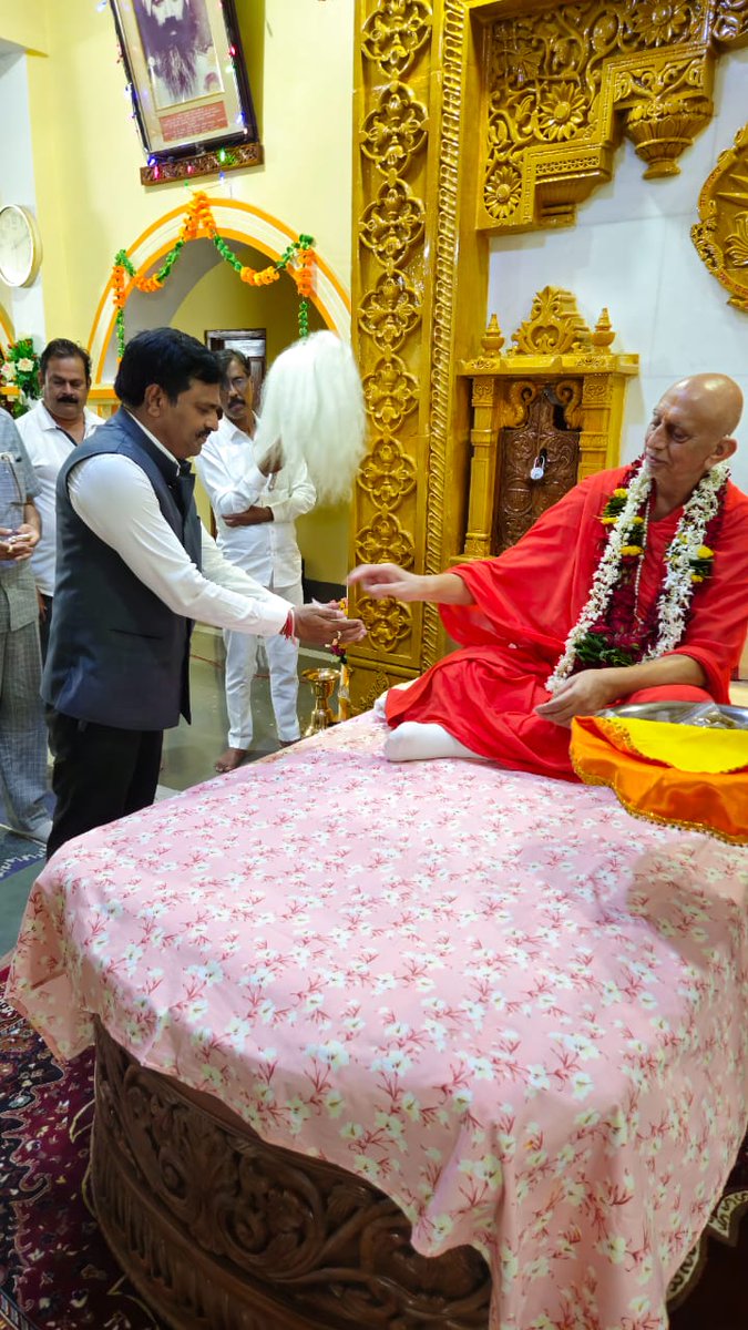 asst_media's tweet photo. महंत सतगुरु स्वामी श्री सुंदर दास जी महाराज का जगदलपुर स्थित रामद्वारे में चल रहे सत्संग प्रोग्राम में आज पूर्व विधायक श्री संतोष बाफना एवं सर्व समाज बस्तर के अध्यक्ष श्री एल ईश्वर राव  व अन्य विभिन्न हिंदू संगठनों के अधिकारी और कार्यकर्ता दर्शनार्थ एवं आशीर्वाद लेने उपस्थित हुए। https://t.co/ZPXEvOdEhW