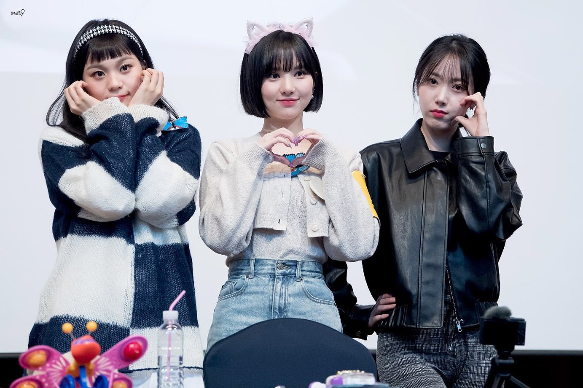 En esta casita se ama el chismesito, por eso no podía perderme del #𝕔lue𝐥ēssཋྀུ⃨闲话𝕥imǝ y de paso poder decirles #𝚑āppy𝑂𝟐年ུ𝐥ād𝕚es a las tres peques. 

𝕤𝐭är ✿☆ 𝚖ōon !