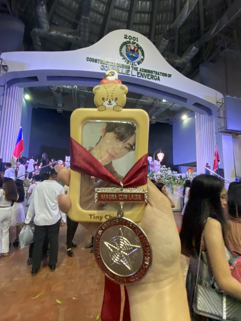 hoonoeyy's tweet photo. Sunghoon Magna Cum Laude 🥹✨
c. @heecolls https://t.co/KKMCnpvg0X