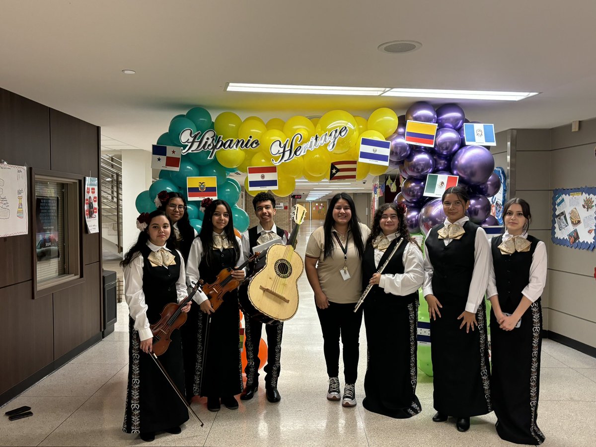 msespbe's tweet photo. Had the best time celebrating #HispanicHeritageMonth with our Mac team, students, and families! 
🇨🇱 🇻🇪  🇭🇳 🇲🇽 🇳🇮 🇦🇷 🇨🇴 #MesDeLaHerenciaHispana #SoyMAC https://t.co/xAci2NWvOr