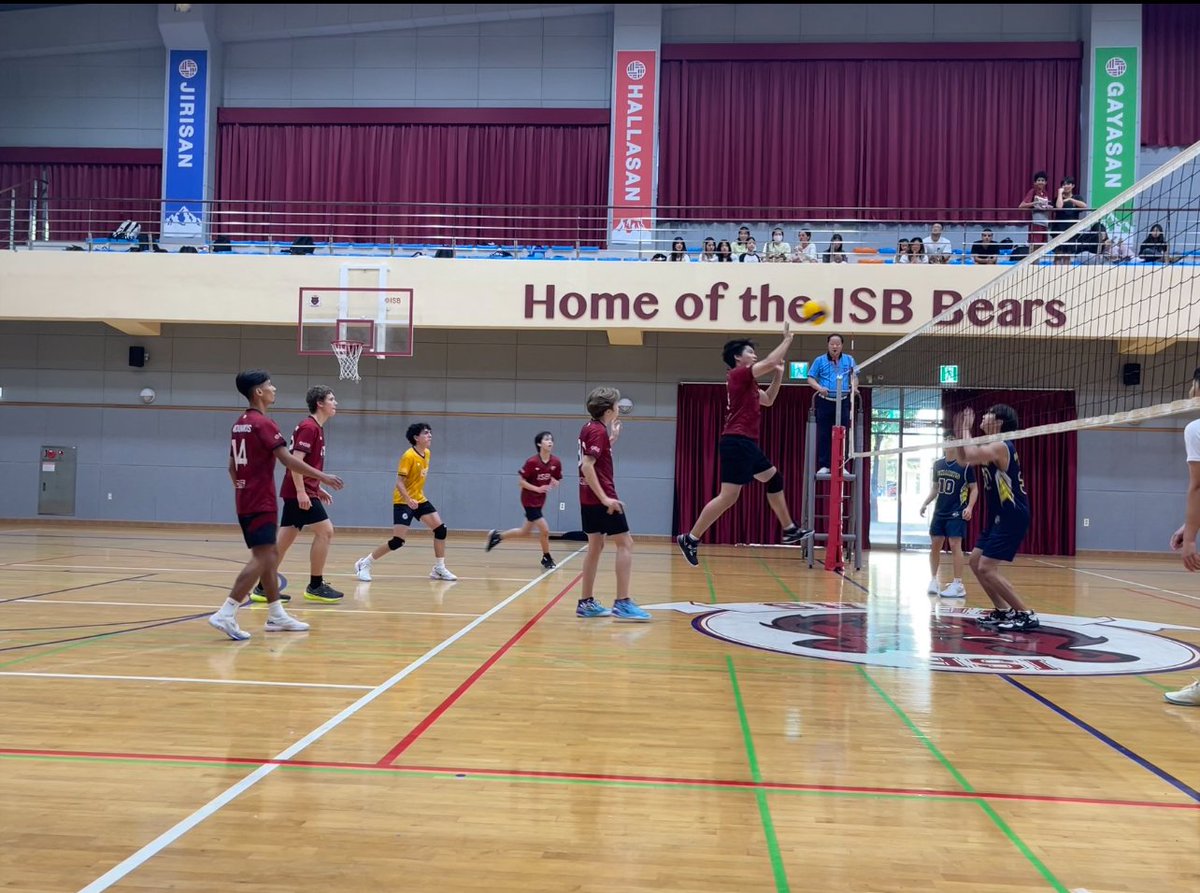 ISBLearning's tweet photo. On Monday our ISB Volleyball teams went up against our Battle of Busan counterparts, BFS, ahead of the upcoming competitions. The purpose of these games is for students to practice their teamwork, skills, and game strategy before SKAIS & EAISAC games.
#ISBLearning
#ThisIsISB
#ISB https://t.co/dQqlBoxWeN