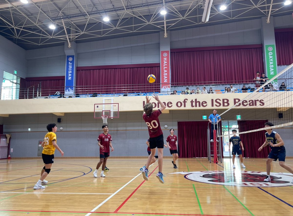 ISBLearning's tweet photo. On Monday our ISB Volleyball teams went up against our Battle of Busan counterparts, BFS, ahead of the upcoming competitions. The purpose of these games is for students to practice their teamwork, skills, and game strategy before SKAIS & EAISAC games.
#ISBLearning
#ThisIsISB
#ISB https://t.co/dQqlBoxWeN