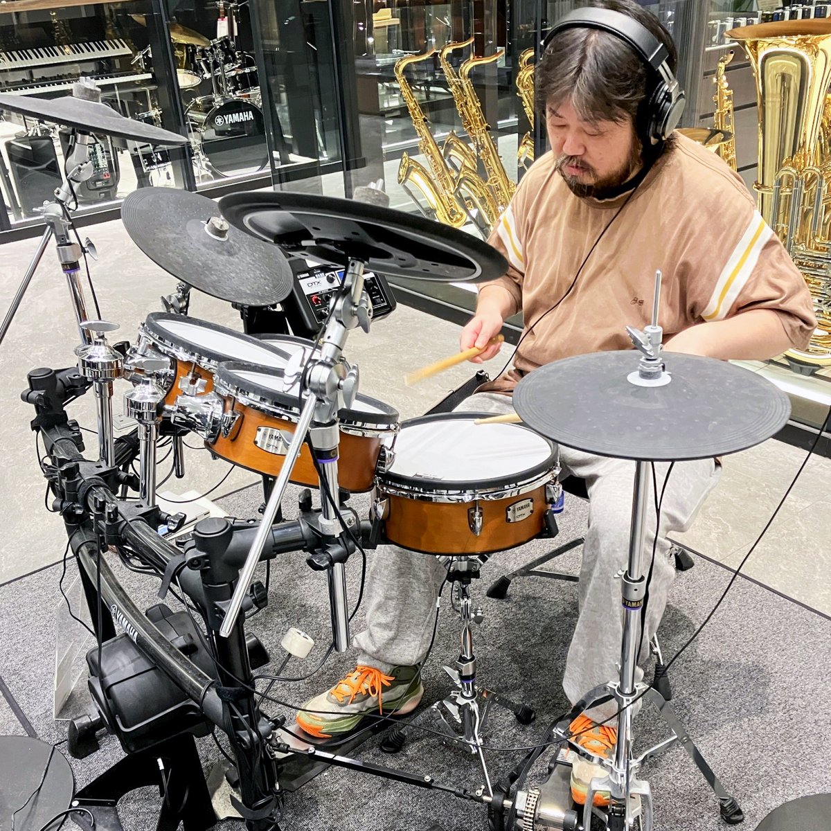 YamahaMusicR_Jp's tweet photo. /
フィンガードラマーのスペカンさん
横浜みなとみらい 店舗にご来店!
\
ヤマハ フィンガードラムパッドFGDP50/30中心に、電子ドラムDTXシリーズなども試奏いただきました
https://t.co/Y4E9EzUR2f
#FGDP #DTXdrums
#ヤマハ横浜みなとみらい https://t.co/oe8lSFHdOW