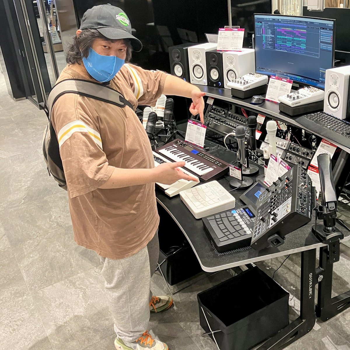 YamahaMusicR_Jp's tweet photo. /
フィンガードラマーのスペカンさん
横浜みなとみらい 店舗にご来店!
\
ヤマハ フィンガードラムパッドFGDP50/30中心に、電子ドラムDTXシリーズなども試奏いただきました
https://t.co/Y4E9EzUR2f
#FGDP #DTXdrums
#ヤマハ横浜みなとみらい https://t.co/oe8lSFHdOW
