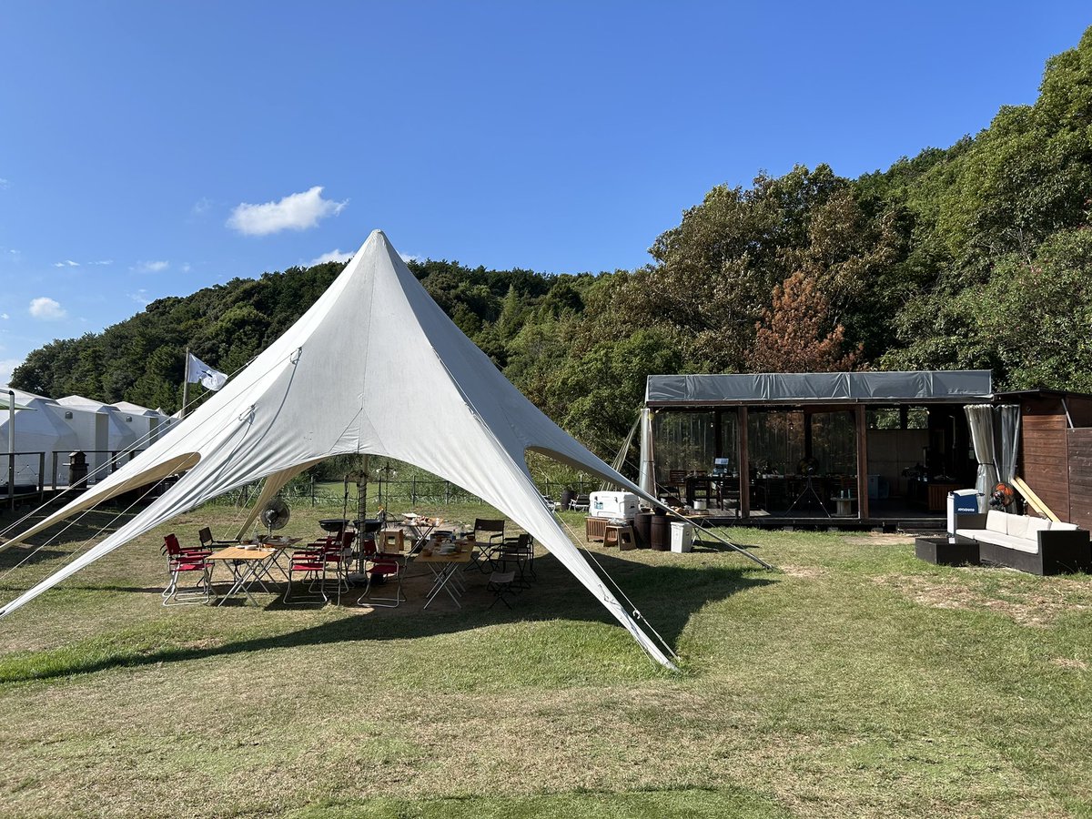 ishikawa_ssoken's tweet photo. 社員旅行2日目は、無人島での大冒険旅行でした！

貸切なので、夜のカラオケはフェスみたいでした！

#SsokenGap2024 https://t.co/KppLs15tA9