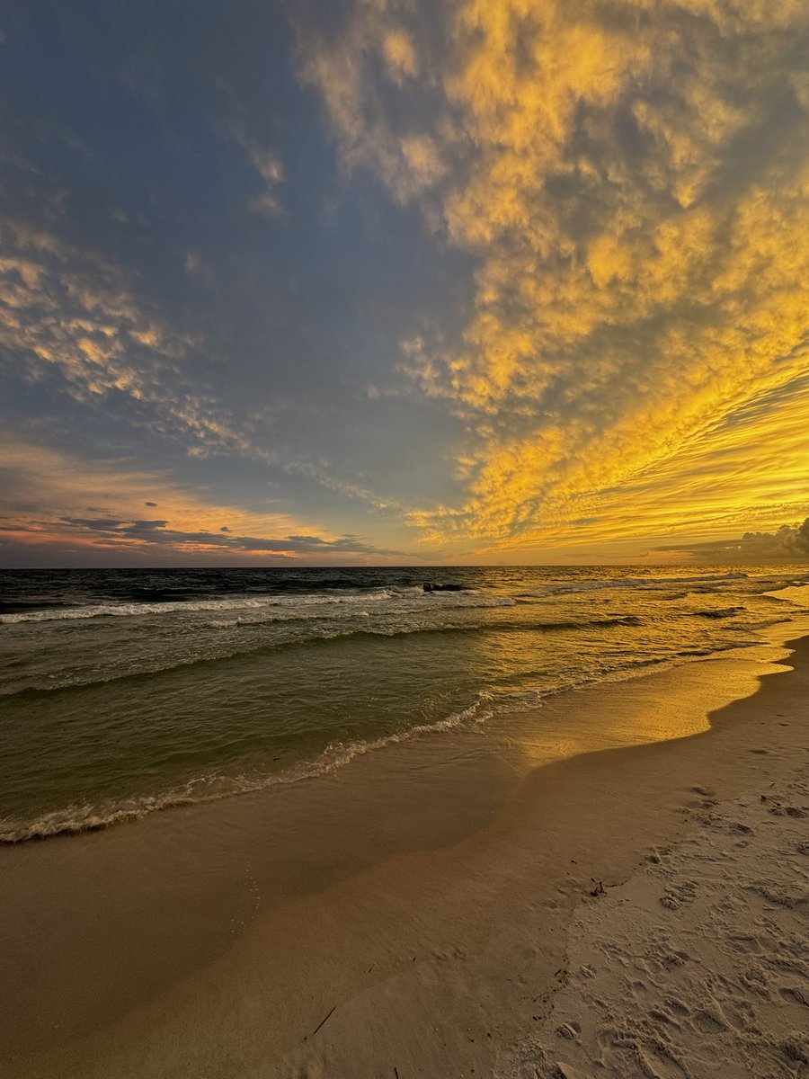 brooksy767's tweet photo. @spann east and west views Henderson beach Destin https://t.co/5CzEuGuAf1