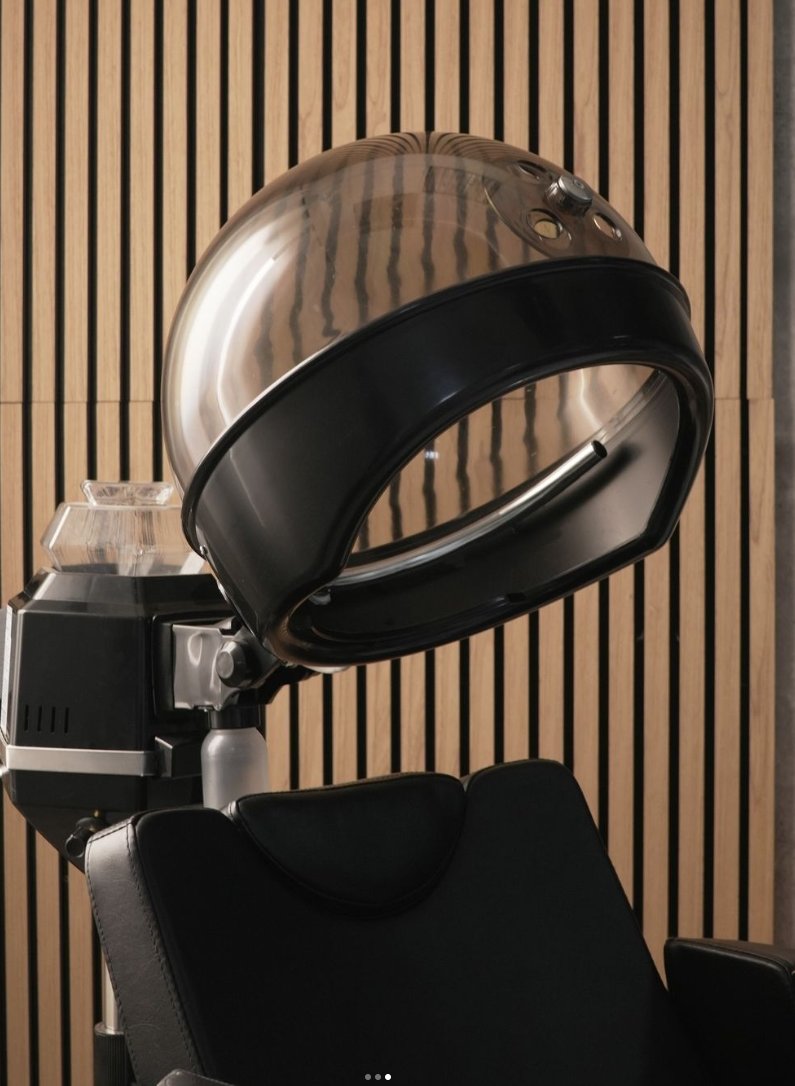 spaandequipment's tweet image. Transform your styling experience with the Kelia Styling Chair and Elitr Hair Steamer. Comfort and innovation come together for that salon-perfect look! ✨ #HairGoals #SalonEssentials

Explore out Website:
spaandequipment.com