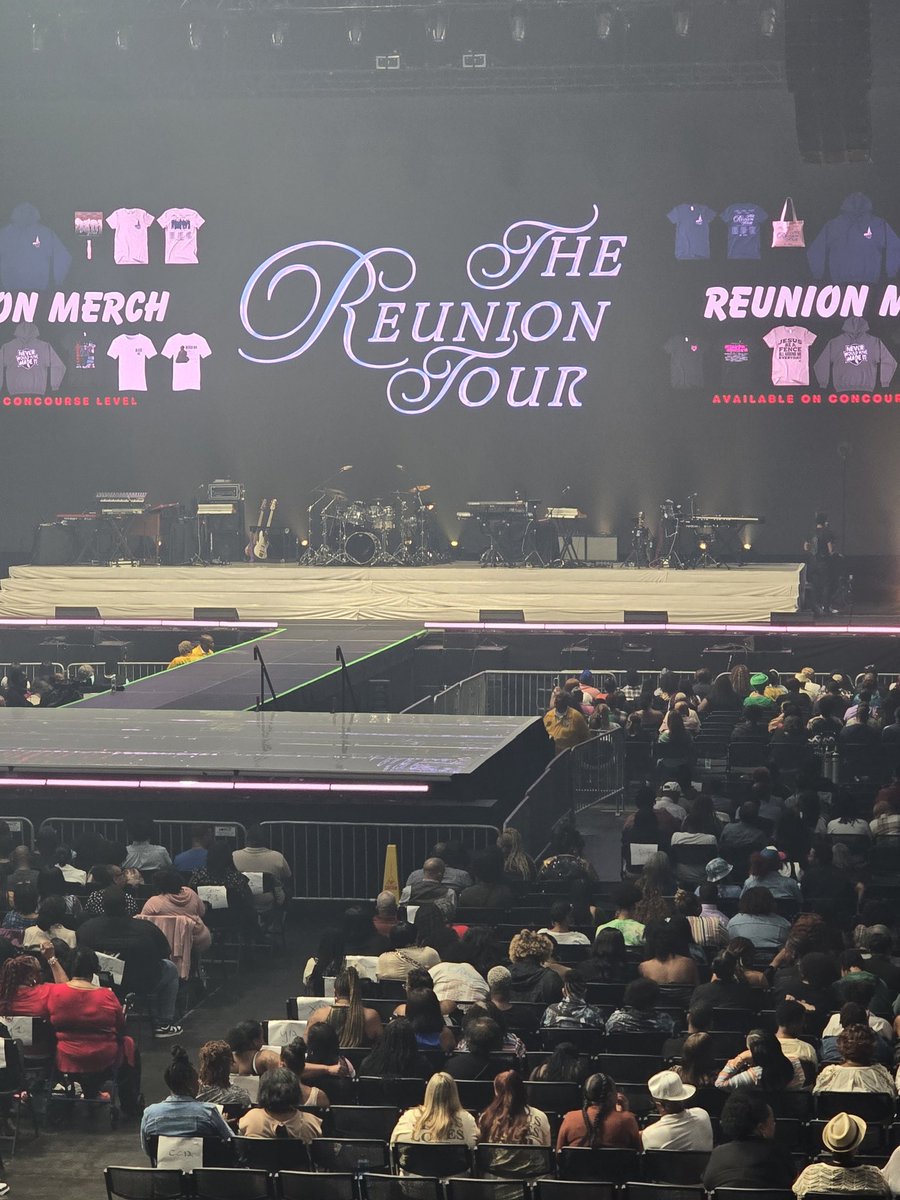 DaOpalQueen's tweet photo. Here to worship God! #reuniontour #gospelmusic #healingthroughmusic #childofthemosthigh https://t.co/9Pl8hrh2xK