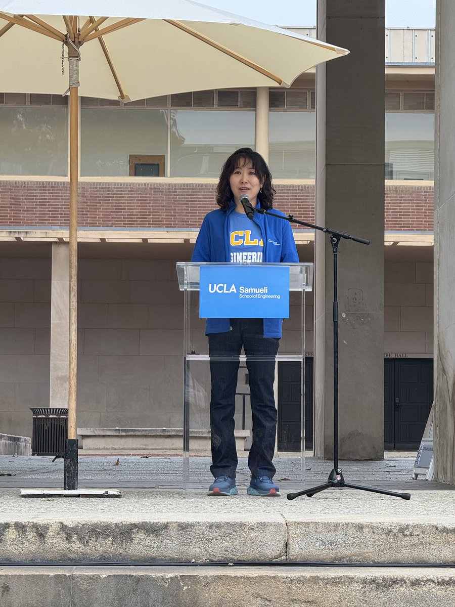 UCLAengineering's tweet image. We are thrilled to welcome the newest undergraduate and graduate Bruin engineers to @UCLA @UofCalifornia! More than 700 freshmen and transfer students, plus 400+ graduate students attended the Engineering Welcome Day organized by @ESUCLA and the school. #EngineerChange #GoBruins