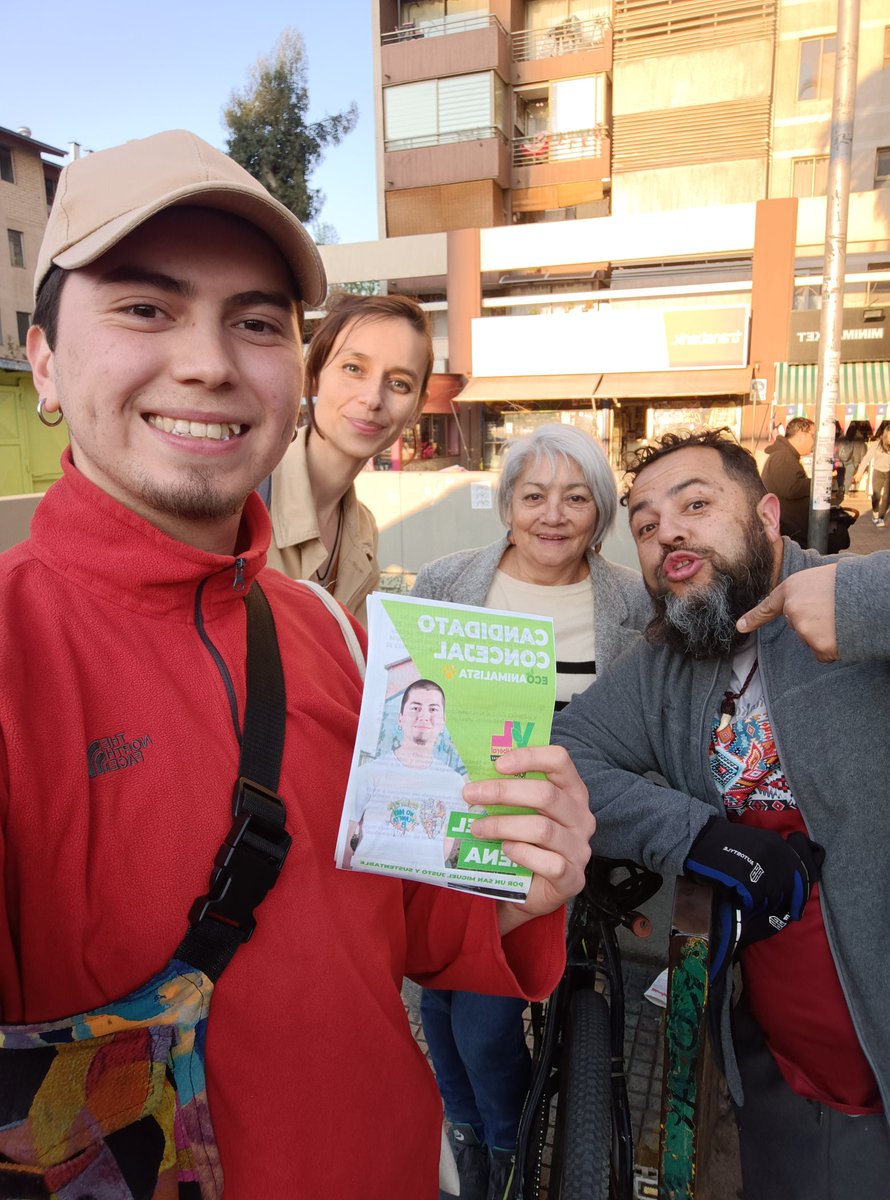 Ismael_MenaSM's tweet photo. 🌳🐾 Continuamos dando a conocer la propuesta de Concejalía por los Animales y el Medio Ambiente en #SanMiguel.

Esta vez en el metro #ciudaddelniño y en la Población Carmen Mena (UV 46).

#SanMiguel #Elecciones #Candidato#Concejal #VotaG278#Ecoanimlista#Ecologismo#Animalismo https://t.co/r190r1zUmS
