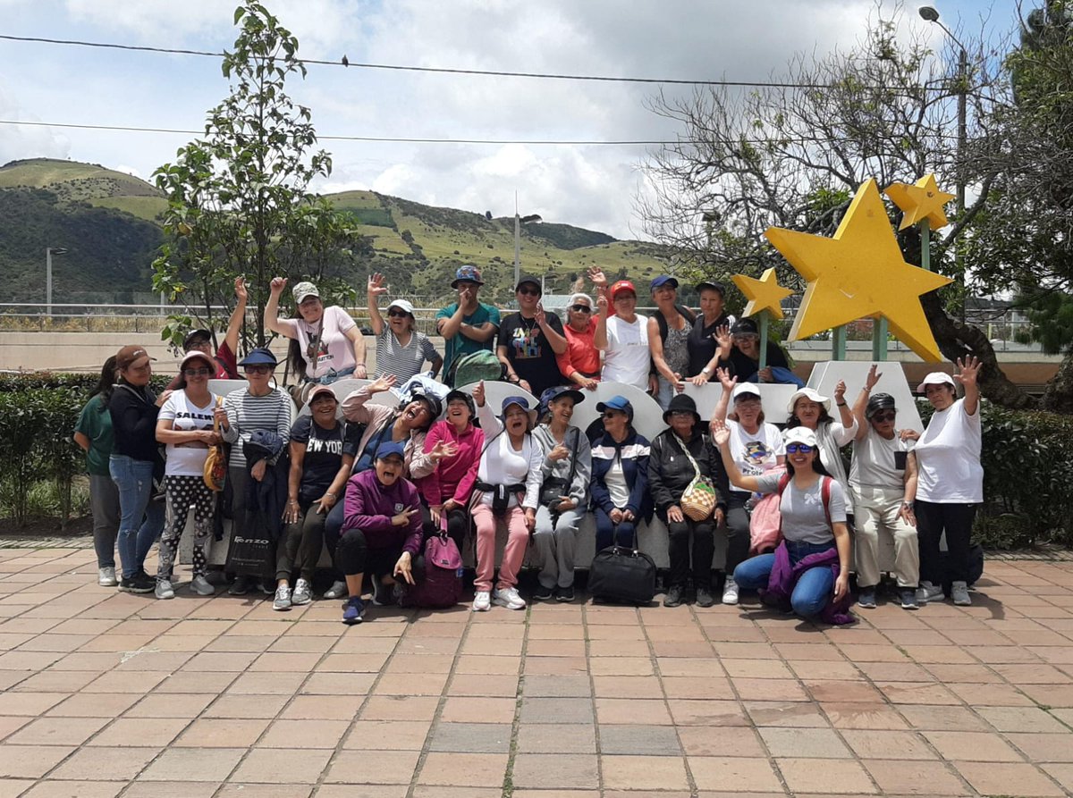secredistmujer's tweet photo. 1⃣Hoy realizamos un recorrido con el @IDRD por la vereda La Concepción de @UsmeAlcaldia. 🌳 Estos espacios son para las mujeres y hacen parte de la estrategia de Actividad Física de la #SDMujer, promoviendo bienestar y conexión con la naturaleza. https://t.co/9mQkS4ZRYP