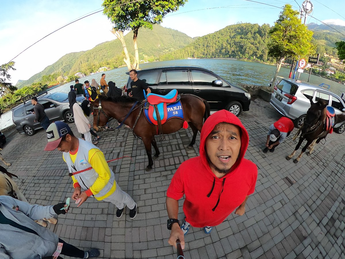 Bang <a href="/pandji/">Pandji Pragiwaksono</a> udah pernah ke Telaga Sarangan belum? Di Magetan, Jawa Timur.