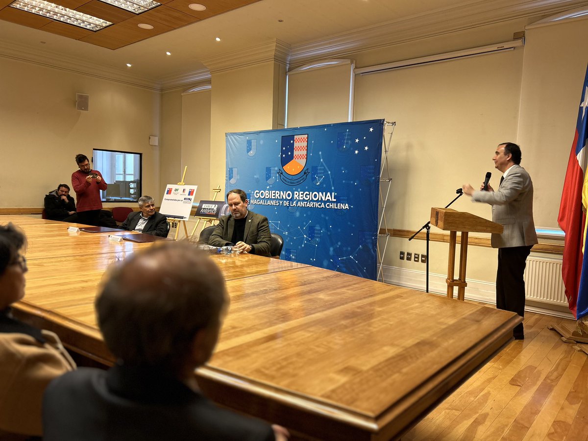 🇨🇱 CAF impulsa una conexión revolucionaria entre Chile y la Antártica 🌐

Hemos dado un paso significativo al firmar el compromiso para la construcción del primer cable de fibra óptica hacia la Antártica chilena.

Este proyecto no solo establecerá una conexión física entre la