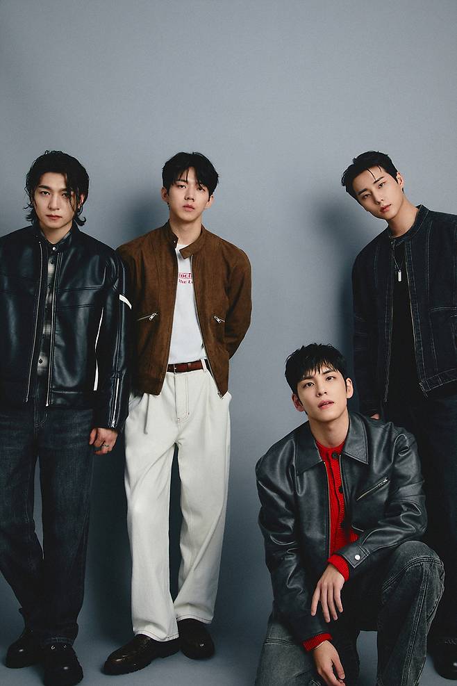 sungjinreborn's tweet photo. My love 🧡💛 https://t.co/vJT5neTzB1