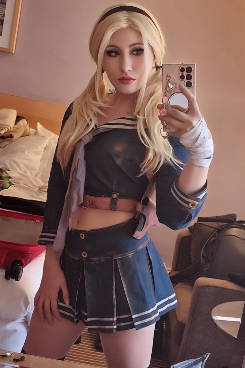 Celaena Cosplay tweet media