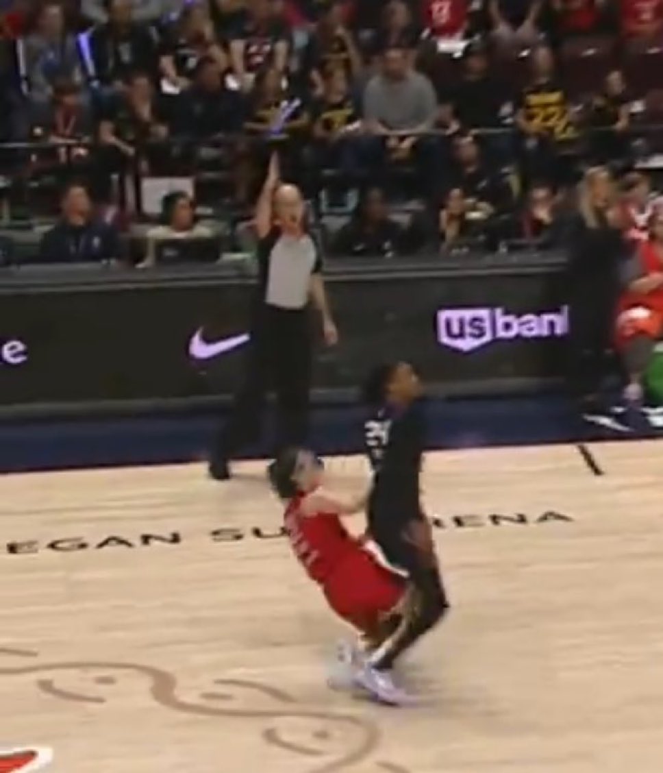 CC22_Watch's tweet image. Is anyone from the WNBA league office on @X ?

Is this not a foul?

#WNBAPlayoffs