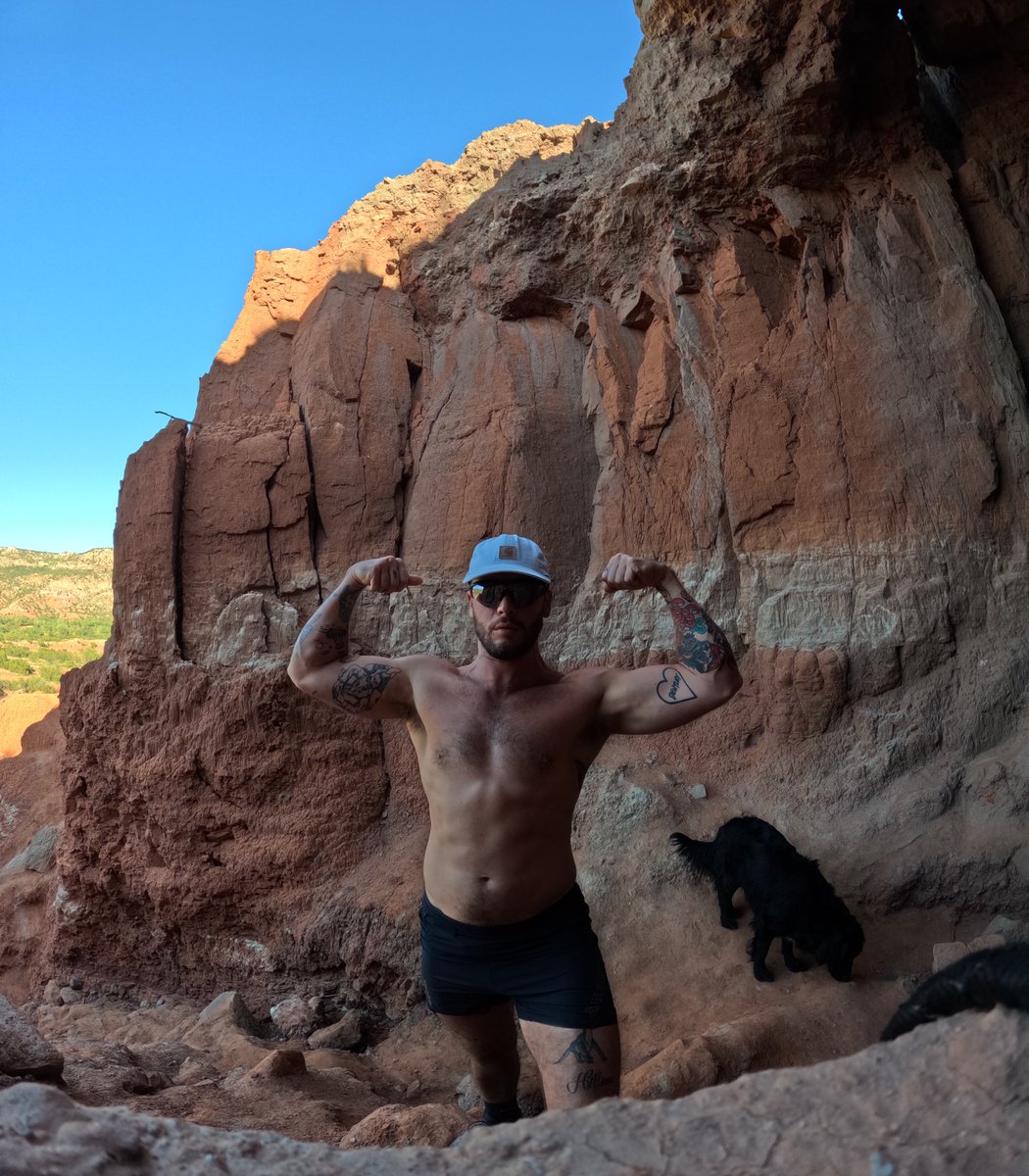 hungcaleb9's tweet photo. Found me on the trail vs found me at camp https://t.co/Xzz9e98KUl