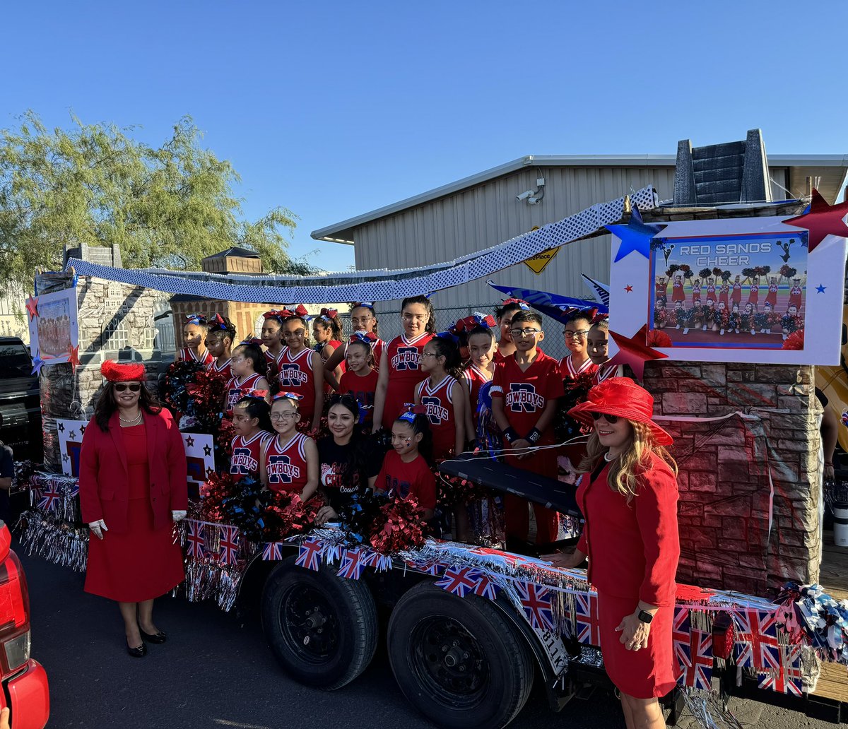 ECabral_RSE's tweet photo. Ready for the MVHS homecoming parade and feeling like royalty ππ¬π§ #RSEAdventureIsCalling https://t.co/i3tWcjJ85e