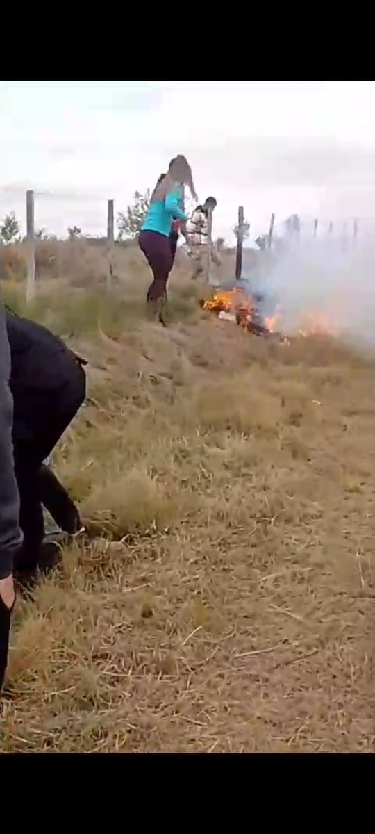 flash107's tweet image. Un hombre que había dado comienzo a un incendio fue visto y detenido por vecinos y la policía en uno de los ingresos a Yacanto de Calamuchita.
La información fue confirmada por fuentes oficiales. El sujeto se encuentra a disposición de la Justicia.