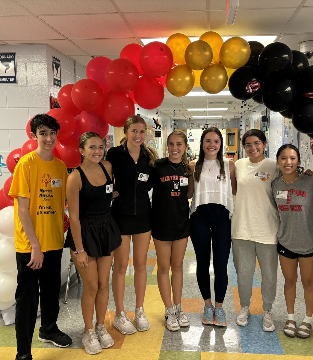 HannahMM66's tweet photo. Huge thank you to the @WPHS_OCPS Beta Club members for helping us decorate and get ready for our Rock Your School day! 
Dolphins are ready to rock! @ocpsRYS @cdlOCPS  @OCPSAO @ElemSybelia https://t.co/sfxAFoIpcM