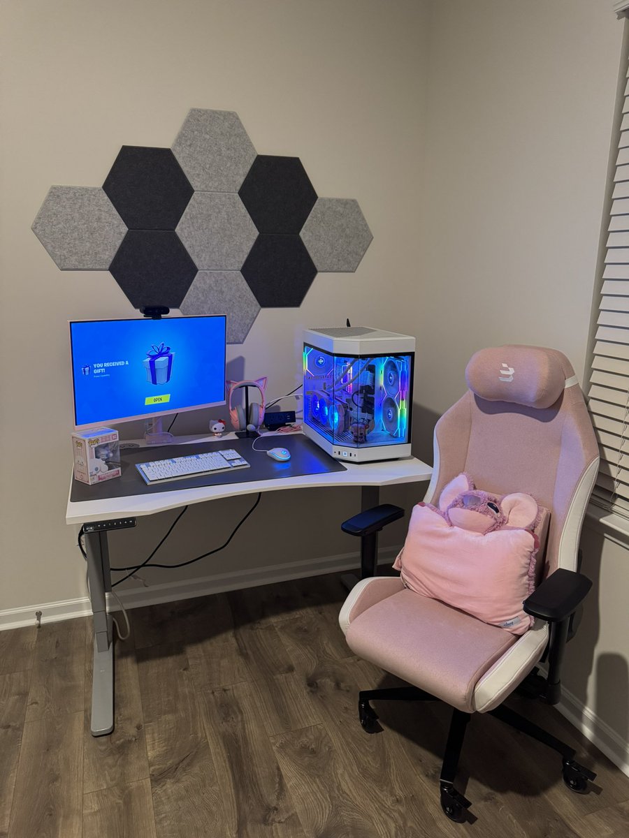 LiyabilityJP's tweet image. Just waiting on the controller to finish this setup. Then it’s time to make some short form content on it.

What do you think of it?

#CustomPC #WhereIsGamerAngel #LiloNStitch #PinkPC #PcForDaughters