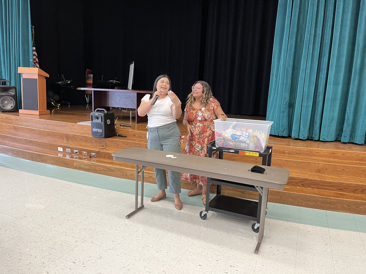 Ms. Amshoff tweet media