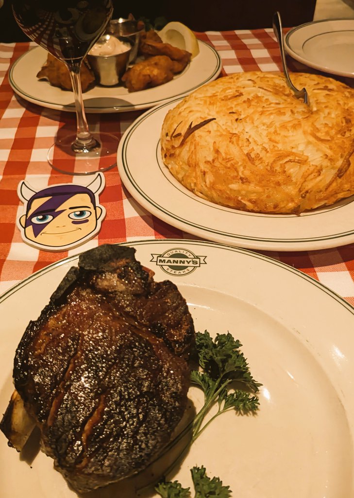 DrunkJonKriesel's tweet image. Another perfect dinner at Manny's
#OhGoodForMe 🥃